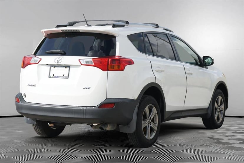 2015 Toyota RAV4 - Image 2
