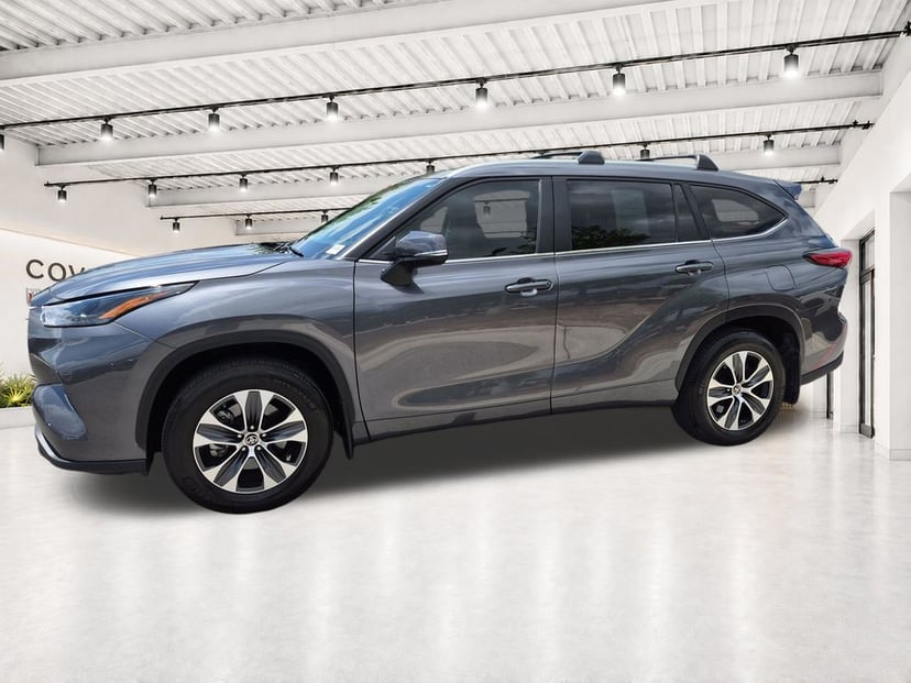 2023 Toyota Highlander - Image 2