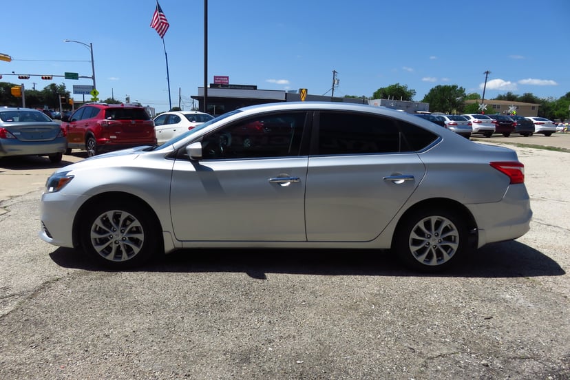 2019 Nissan Sentra - Image 2
