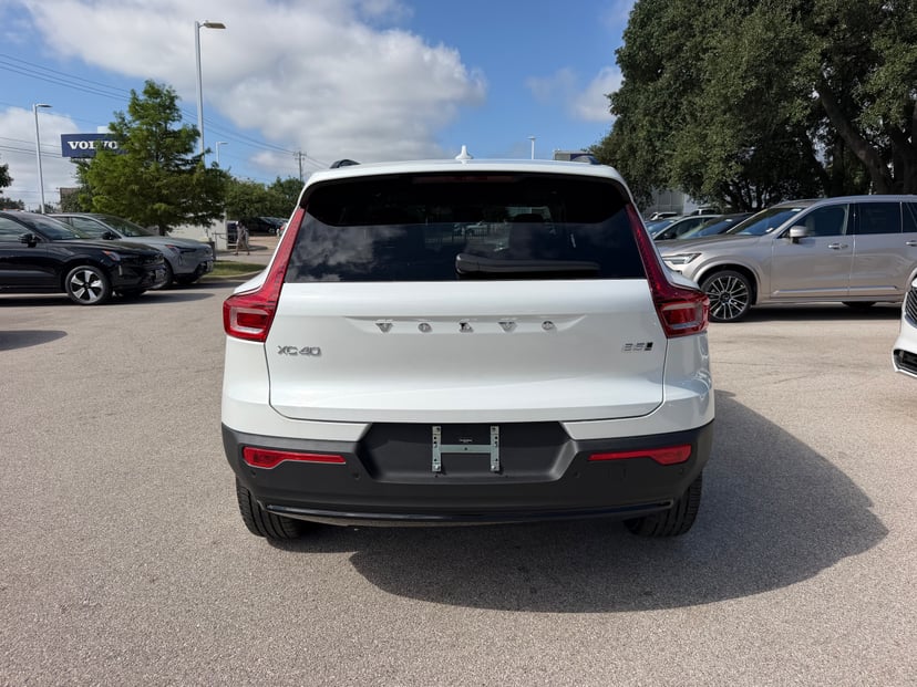 2026 Volvo XC40 - Image 3