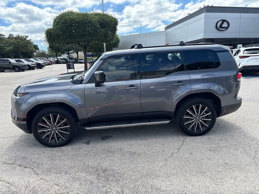 2024 Lexus GX - Image 2