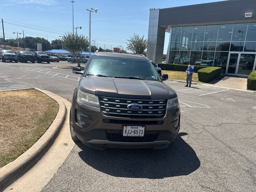 2016 Ford Explorer - Image 2