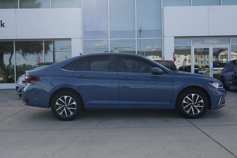 2026 Volkswagen Jetta - Image 2