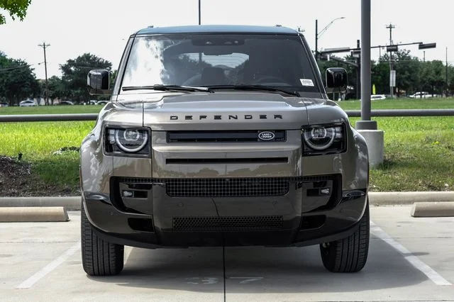 2026 Land Rover Defender - Image 2