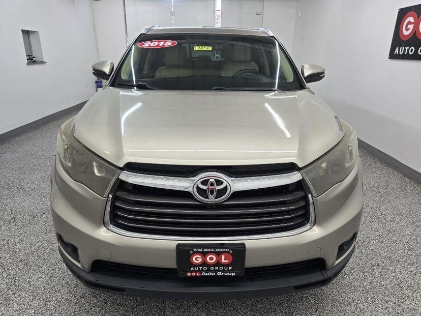 2015 Toyota Highlander - Image 2