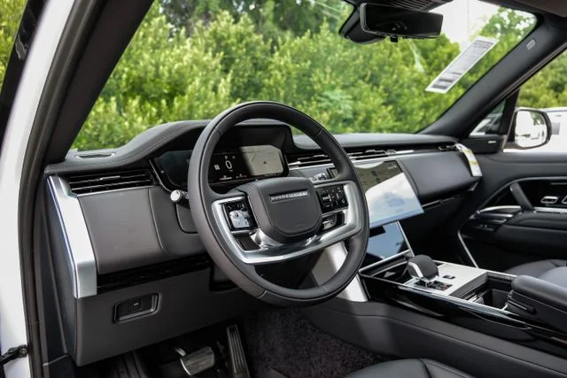 2026 Land Rover Range Rover - Image 3