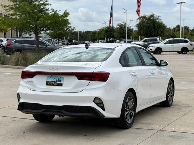 2023 Kia Forte - Image 2