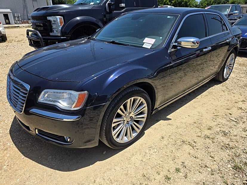 2011 CHRYSLER 300C - Image 1