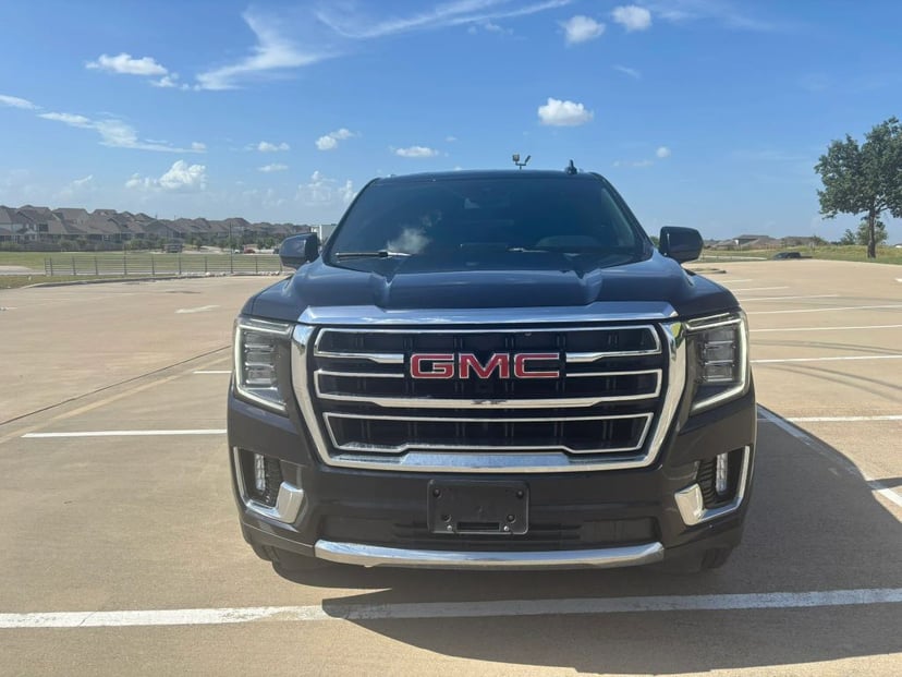 2023 GMC Yukon XL - Image 2