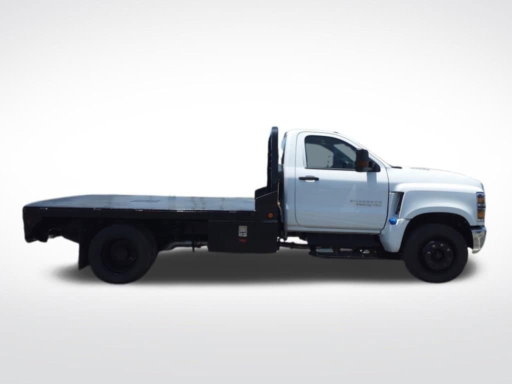 2023 Chevrolet Silverado 5500 HD - Image 3