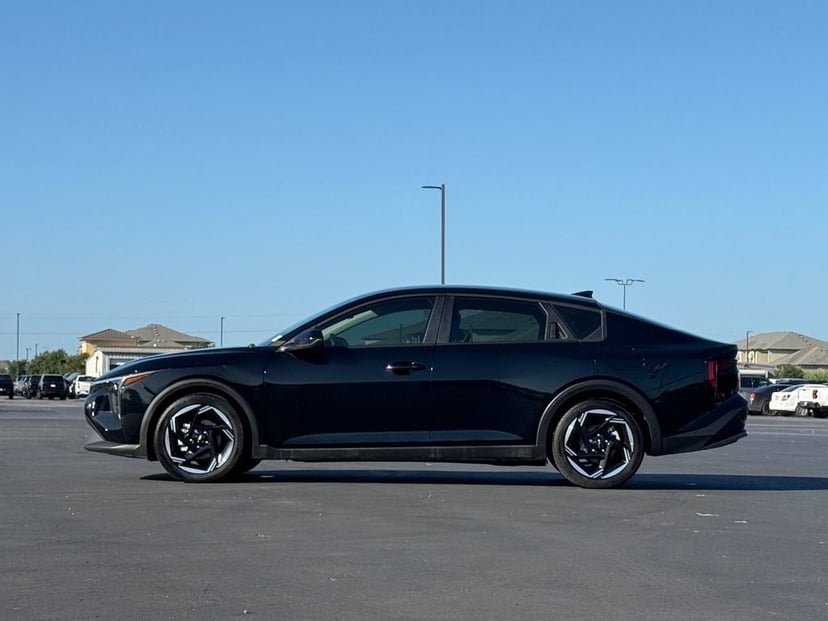 2025 Kia K4 - Image 2
