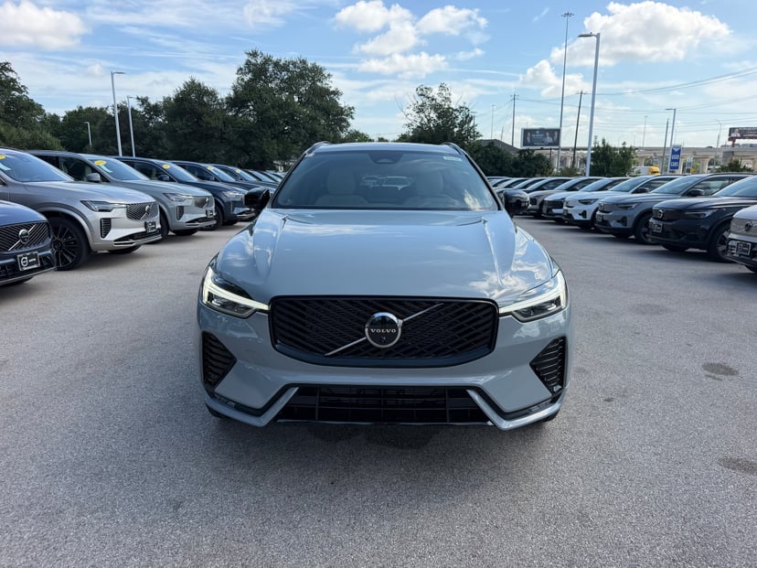 2026 Volvo XC60 - Image 3