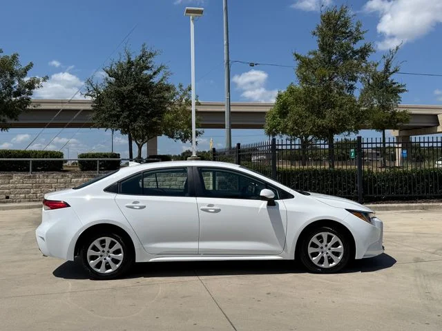 2025 Toyota Corolla - Image 2