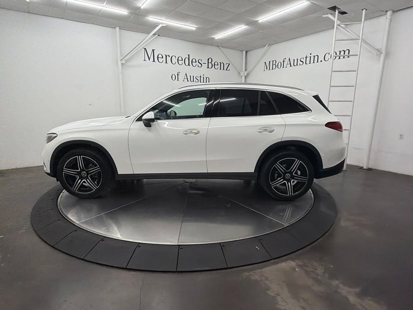 2027 Mercedes-Benz GLC - Image 2