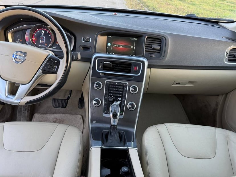 2015 Volvo S60 - Image 3
