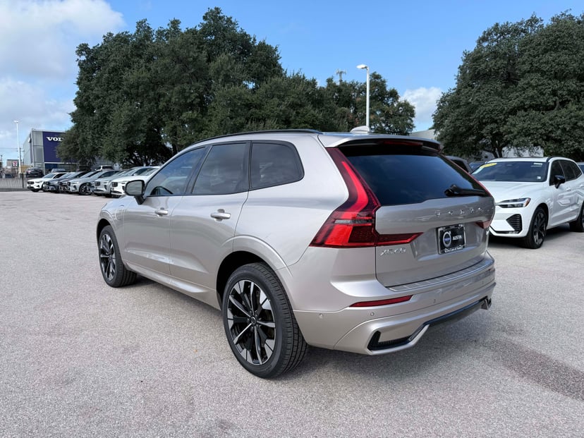 2026 Volvo XC60 - Image 3