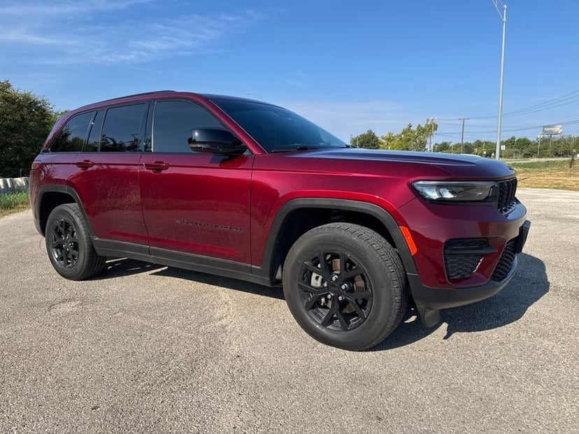 2025 Jeep Grand Cherokee - Image 1