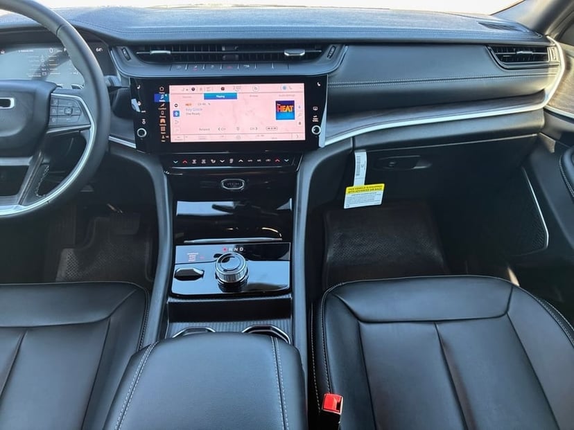2026 Jeep Grand Cherokee - Image 3
