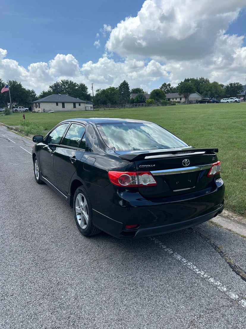 2011 Toyota Corolla - Image 3