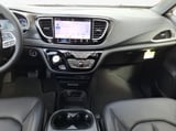 2026 Chrysler Pacifica - Preview 3