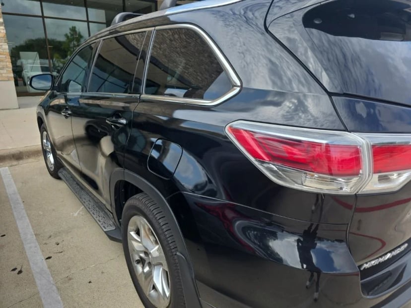 2015 Toyota Highlander - Image 2
