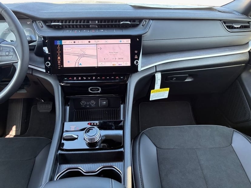 2026 Jeep Grand Cherokee - Image 2