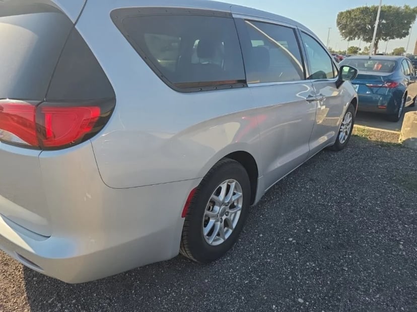 2023 Chrysler Voyager - Image 3
