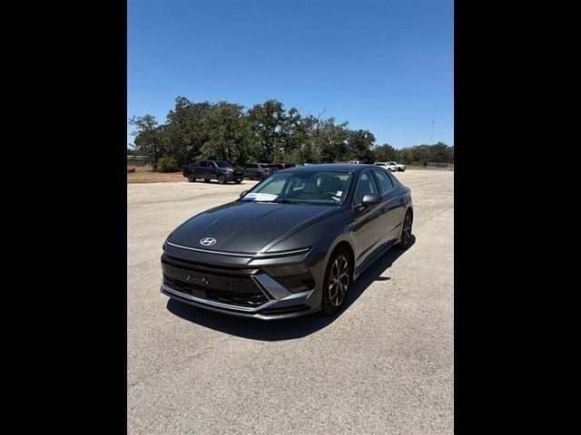 2025 Hyundai Sonata - Image 2
