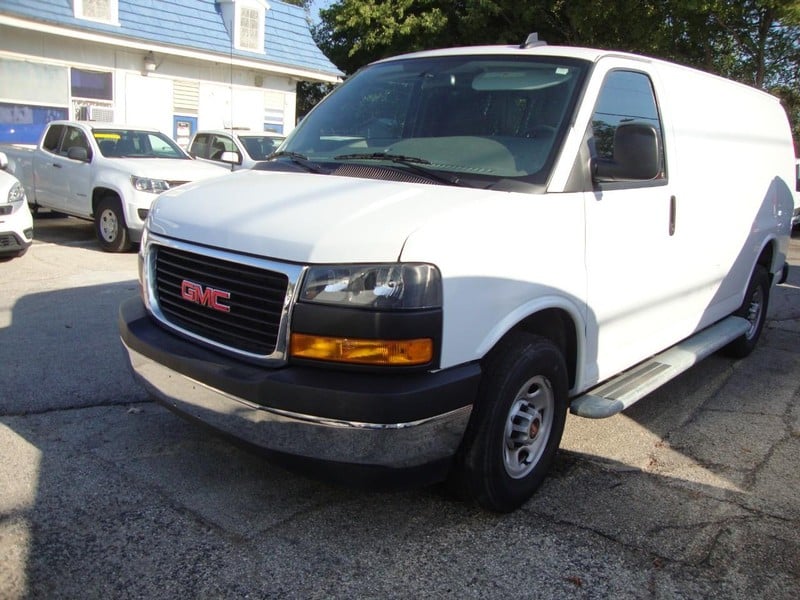 2024 GMC Savana Cargo - Image 1