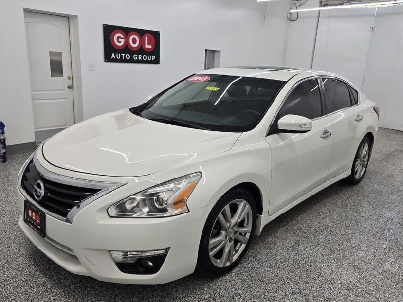 2013 Nissan Altima - Image 2
