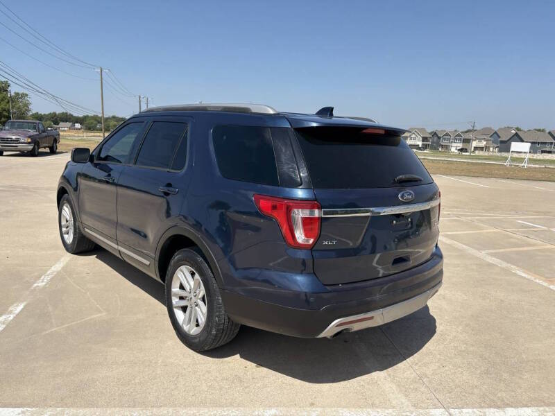 2017 Ford Explorer - Image 1