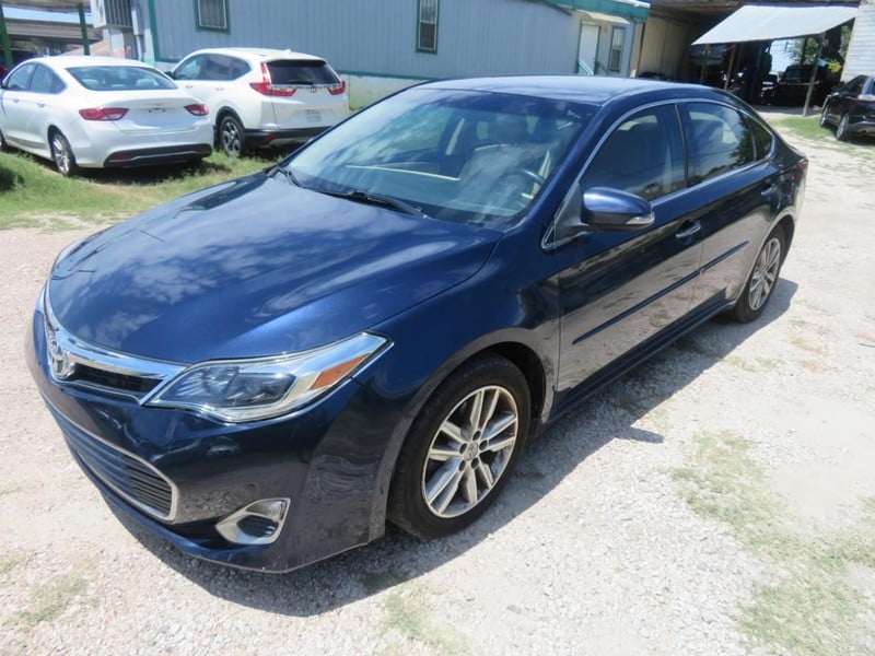 2015 Toyota Avalon - Image 2