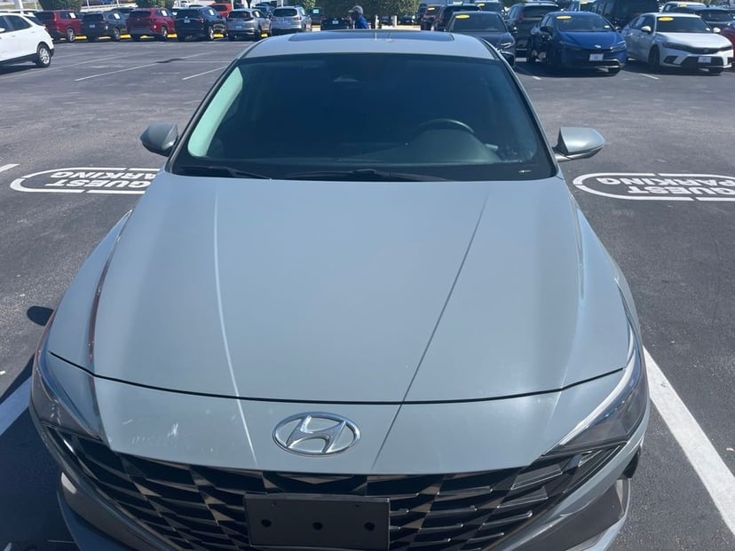 2022 Hyundai Elantra Limited 4D Sedan Electric - Image 3