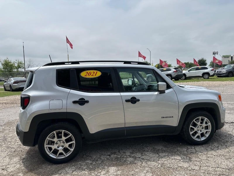 2021 Jeep Renegade - Image 2