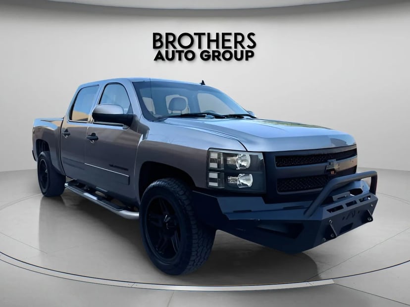 2008 Chevrolet Silverado 1500 - Image 2