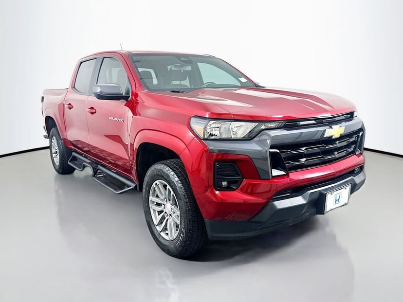 2024 Chevrolet Colorado - Image 3