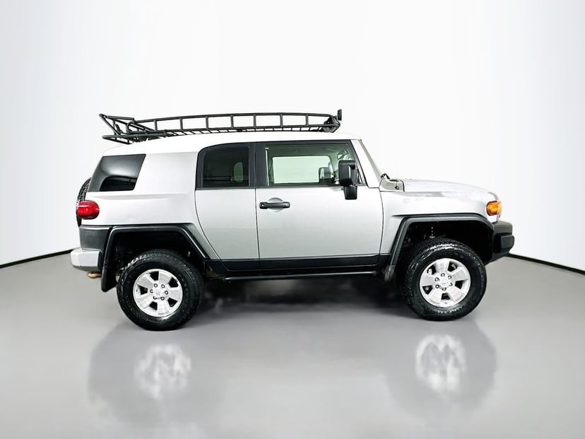 2010 Toyota fj-cruiser - Image 2