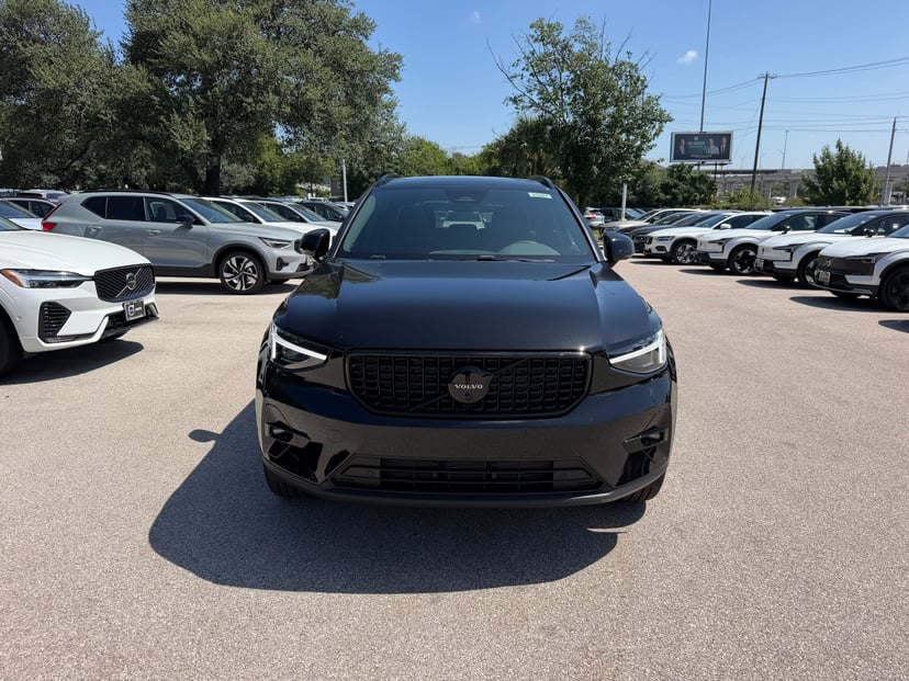2026 Volvo XC40 - Image 3