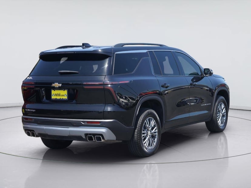 2025 Chevrolet Traverse - Image 3