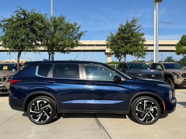 2024 Mitsubishi Outlander - Image 1
