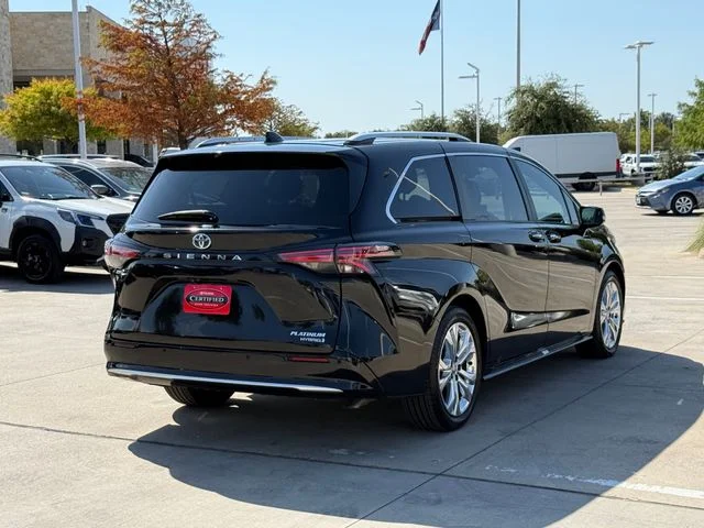 2023 Toyota Sienna - Image 3