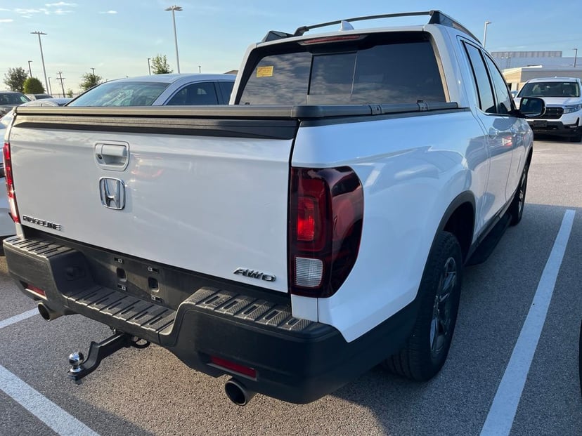 2023 Honda Ridgeline - Image 2