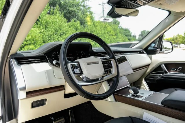 2024 Land Rover Range Rover - Image 3