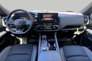 2026 Nissan Pathfinder - Image 3
