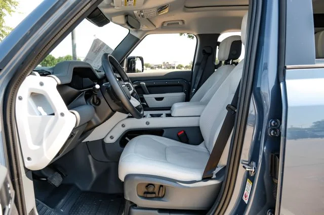 2026 Land Rover Defender - Image 2
