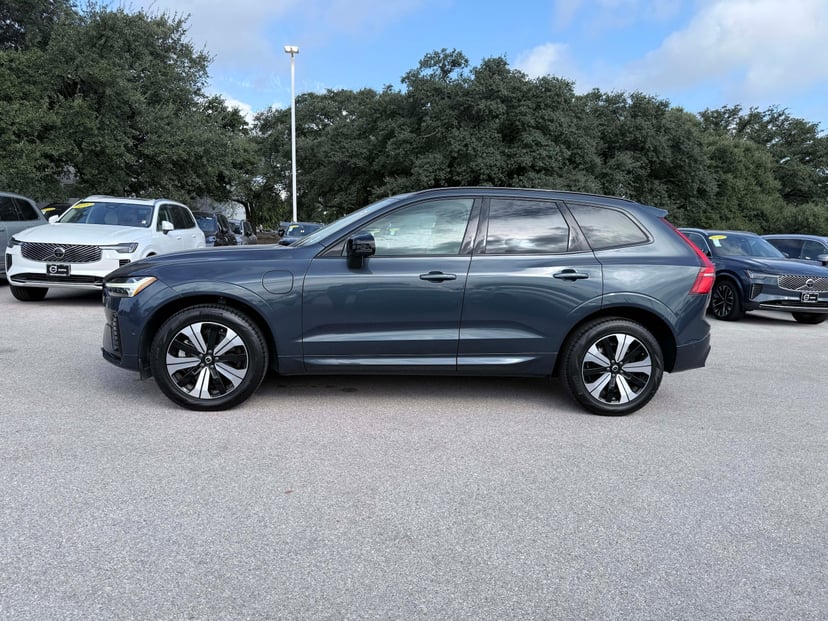 2024 Volvo XC60 - Image 2