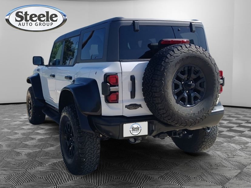 2023 Ford Bronco - Image 2