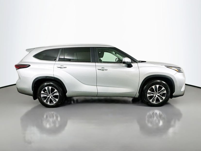 2024 Toyota Highlander - Image 2