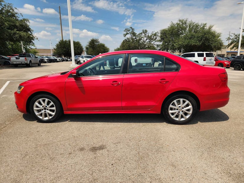 2012 Volkswagen Jetta - Image 2