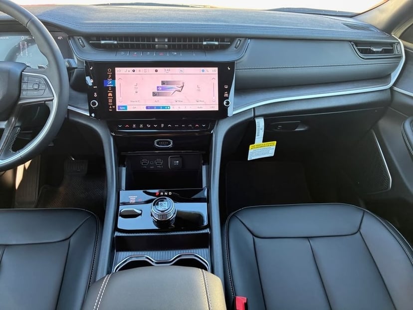 2026 Jeep Grand Cherokee - Image 2